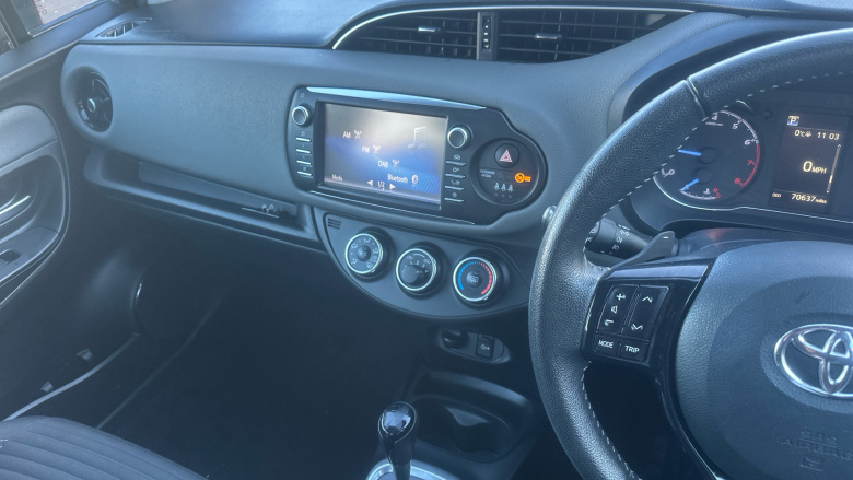 Toyota Yaris 1.5 VVT-i Icon 5dr CVT Petrol Hatchback